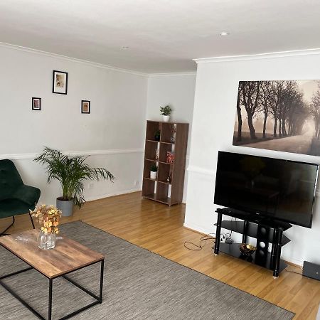 Lovely 2 Bedroom Apartment With Parking Space Londres Extérieur photo
