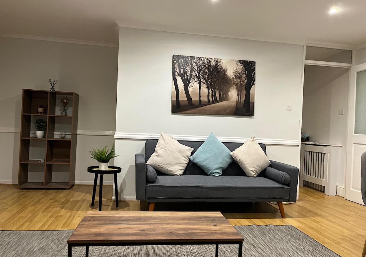 Lovely 2 Bedroom Apartment With Parking Space Londres Extérieur photo
