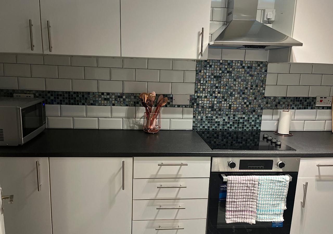 Lovely 2 Bedroom Apartment With Parking Space Londres Extérieur photo