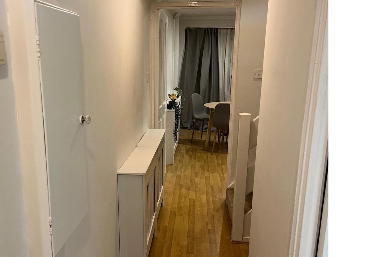 Lovely 2 Bedroom Apartment With Parking Space Londres Extérieur photo