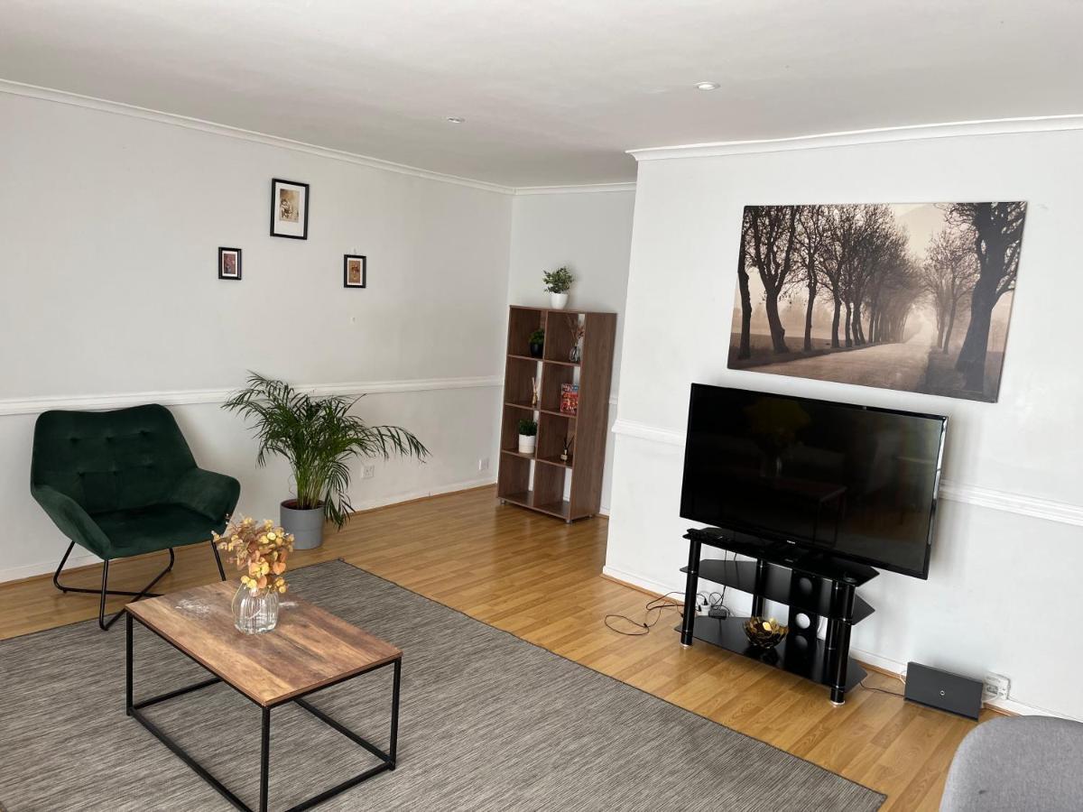 Lovely 2 Bedroom Apartment With Parking Space Londres Extérieur photo